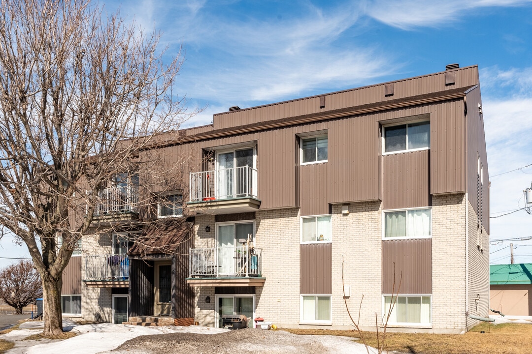 4584 De La Cascatelle St in Lévis, QC - Building Photo