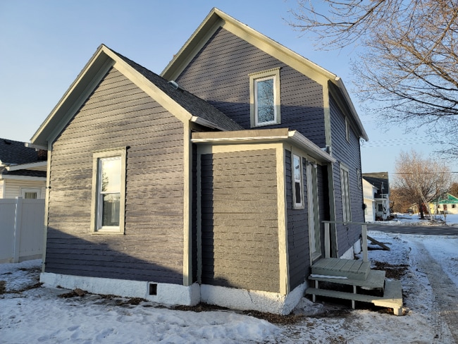 505 Main St in Courtland, MN - Foto de edificio - Building Photo