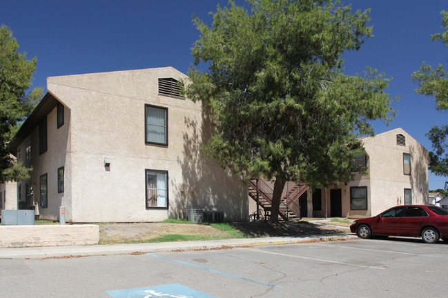 Palm Shadows Apartments in Yuma, AZ - Building Photo - Building Photo