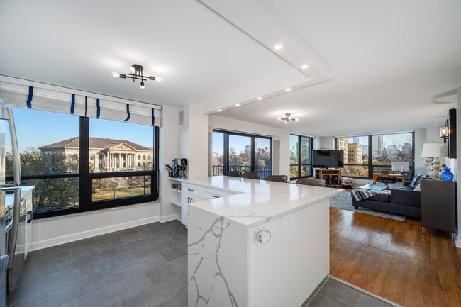 2020 N Lincoln Park W, Unit 3G in Chicago, IL - Building Photo - Building Photo