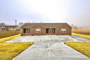 808 S Old Sevierville Pike in Seymour, TN - Building Photo