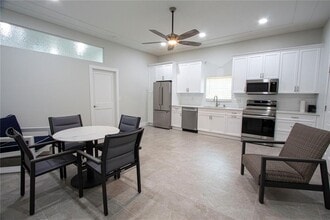 1600 Sunset Ln in Lutz, FL - Building Photo - Building Photo
