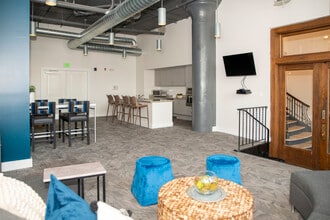 800 Capitol in Indianapolis, IN - Foto de edificio - Building Photo