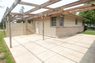 3743 Country Club Ave in Gurnee, IL - Building Photo - Building Photo