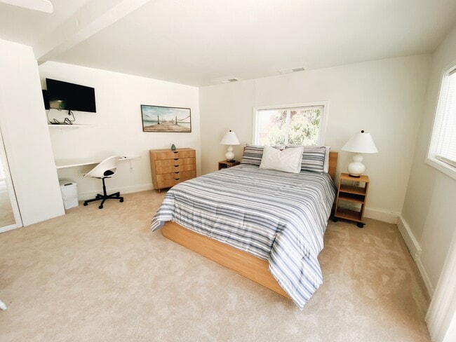 2404 Chatsworth Blvd, Unit Studio in San Diego, CA - Building Photo - Building Photo