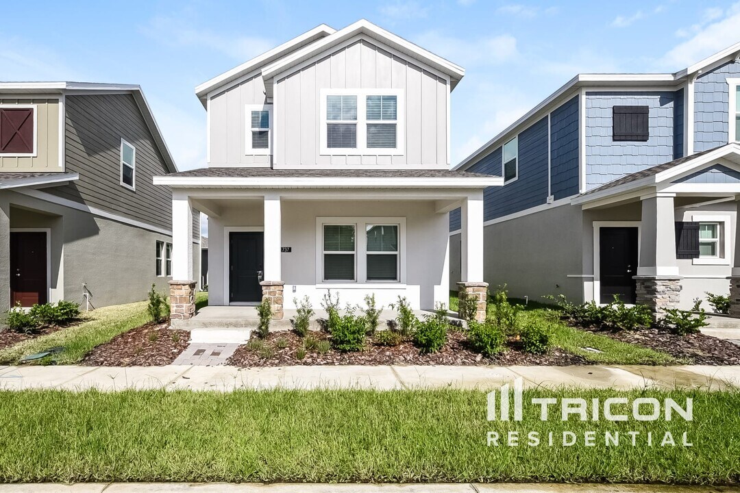 737 Honeyrock St in Debary, FL - Building Photo