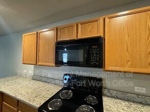 500 Brookbank Dr in Crowley, TX - Building Photo - Building Photo