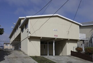 2125 10th Ave in Oakland, CA - Foto de edificio - Building Photo