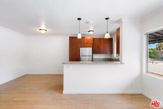 628 Huntley Dr in West Hollywood, CA - Building Photo - Building Photo