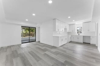 700 NW 2nd Terrace in Deerfield Beach, FL - Building Photo - Building Photo
