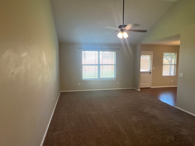1665 N Old Castle Rd in Nixa, MO - Building Photo - Building Photo