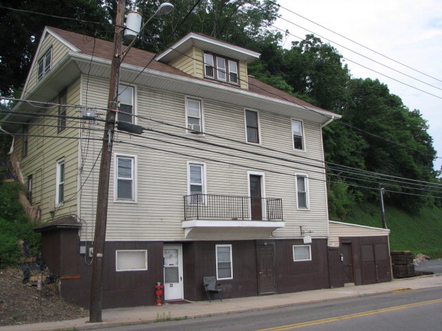 30-32 Tulpehocken St in Pine Grove, PA - Building Photo