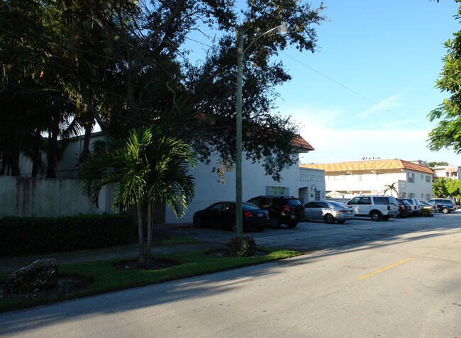 Isle Apartments in Fort Lauderdale, FL - Foto de edificio - Building Photo