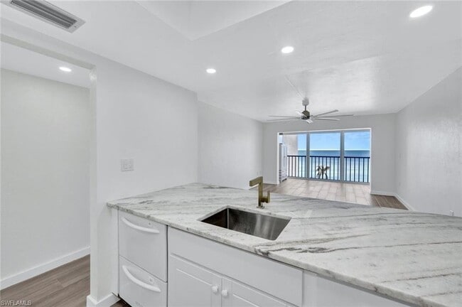 25820 Hickory Blvd in Bonita Springs, FL - Foto de edificio - Building Photo