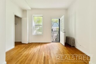 Charming 2 Bedroom with a Large Private Ba in Brooklyn, NY - Building Photo - Building Photo