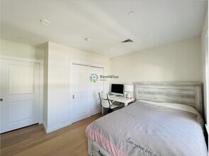 16 Boardman St, Unit 307 in Boston, MA - Foto de edificio - Building Photo