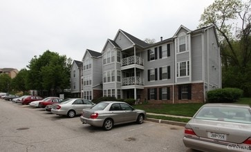 1311 Greenbriar Cir in Pikesville, MD - Foto de edificio - Building Photo