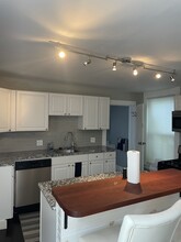 9 Mayo St, Unit 1 in Portland, ME - Building Photo - Building Photo