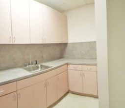 71-06 Fresh Pond Rd in Ridgewood, NY - Foto de edificio - Interior Photo