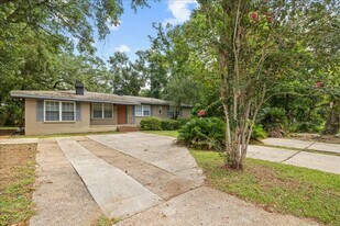 1812 Honeysuckle Dr in Tallahassee, FL - Building Photo