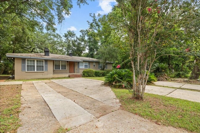 property at 1812 Honeysuckle Dr