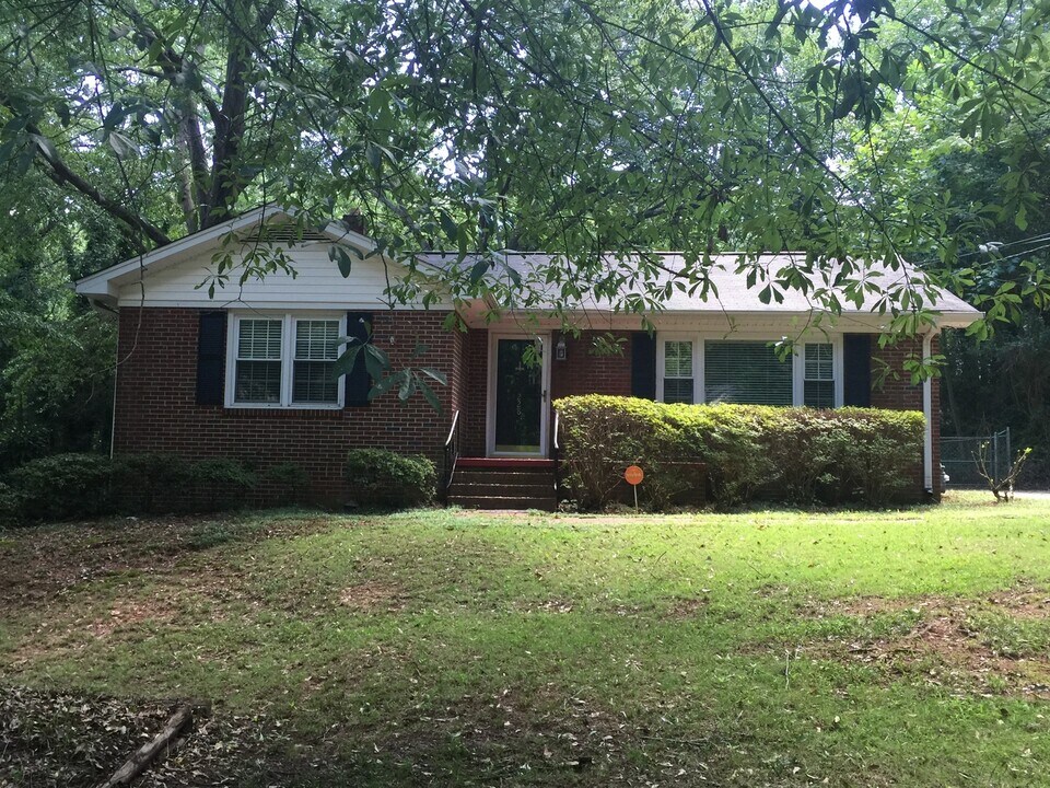 228 W Hillcrest Dr in Greenville, SC - Building Photo