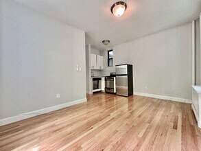 29 W 12th St in New York, NY - Building Photo - Building Photo