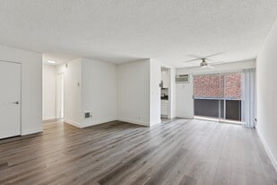 Victoria Apartments in Los Angeles, CA - Building Photo