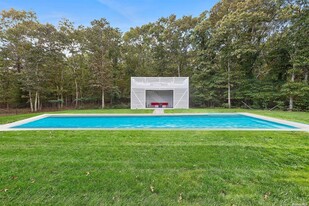 198 2 Holes Water Rd in East Hampton, NY - Building Photo - Building Photo