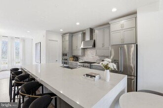 20246 Northpark Dr in Ashburn, VA - Building Photo - Building Photo