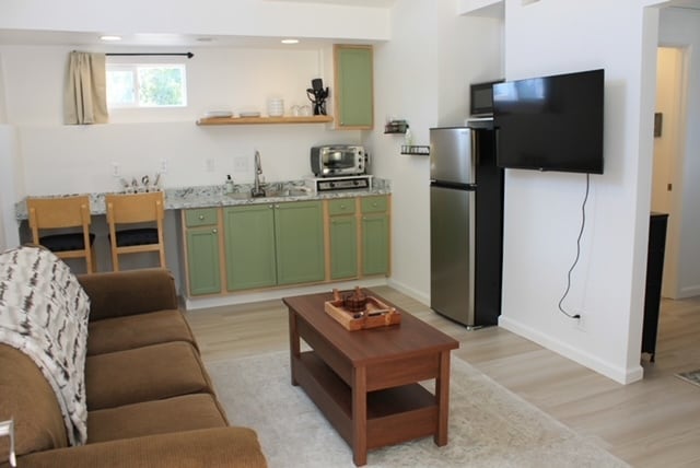 12401 2nd St, Unit Newly Renovated Studio