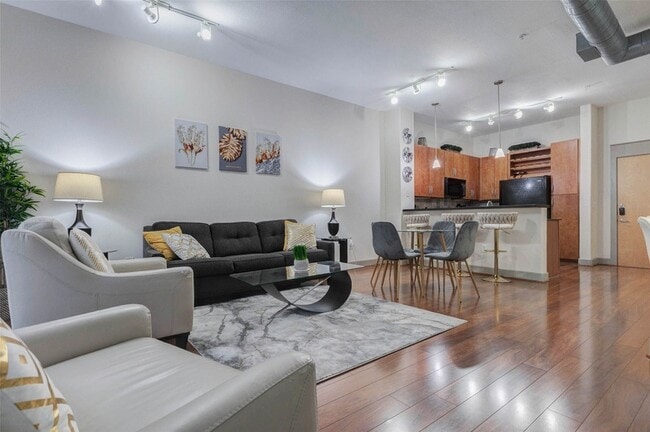 property at 1901 Post Oak Blvd