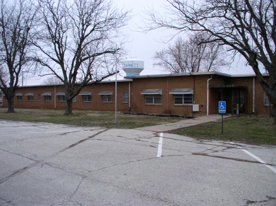 823 W 7th St in Garnett, KS - Foto de edificio