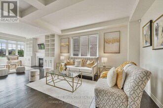 18 Tysonville Cir in Brampton, ON - Building Photo - Building Photo