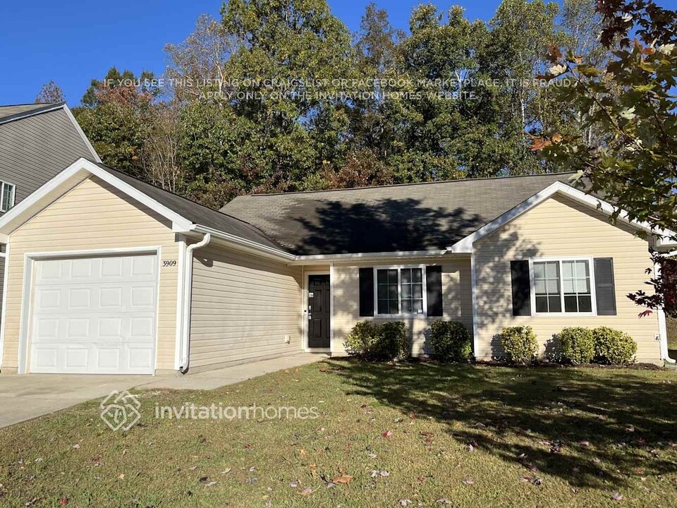 3909 Shepway Loop in Greensboro, NC - Building Photo