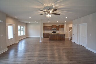 708 N Malbec Rd in Fayetteville, AR - Building Photo - Building Photo