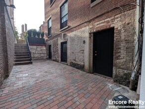 2 Joy St in Boston, MA - Building Photo - Building Photo