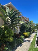 2032 NE 167th St in North Miami Beach, FL - Building Photo - Building Photo