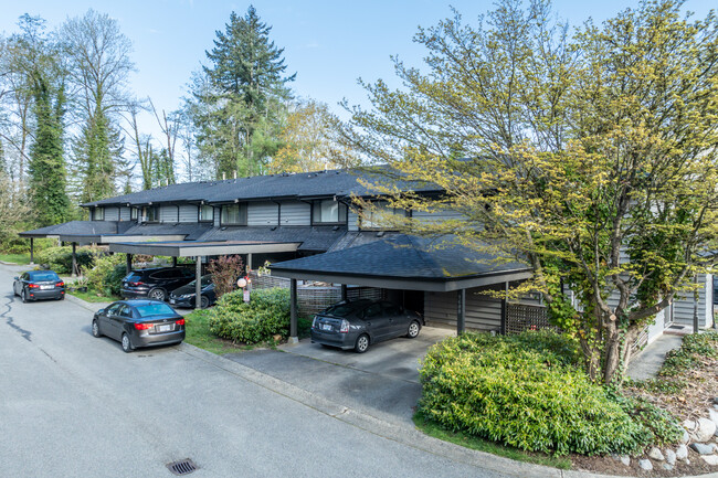 Maple Place Townhomes in Burnaby, BC - Building Photo - Primary Photo