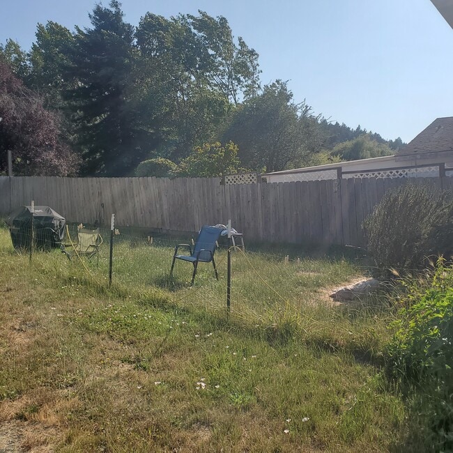 187 Ogle Ave, Unit Apt. A in Rio Dell, CA - Building Photo - Building Photo