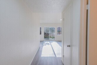 45462 3rd St E in Lancaster, CA - Building Photo - Building Photo