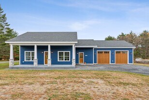 204 Puddledock Rd in Manchester, ME - Building Photo