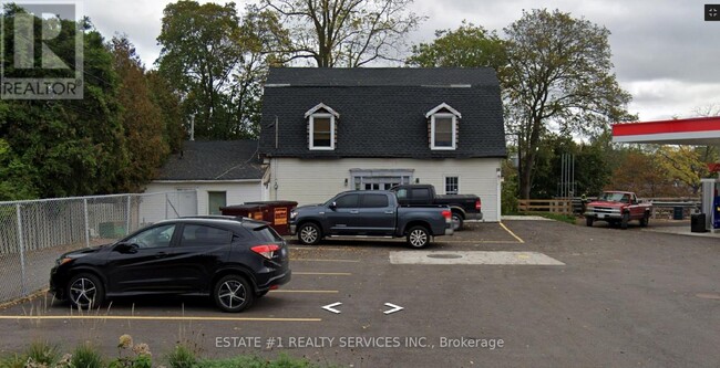 4 Patton St in Grimsby, ON - Building Photo - Building Photo