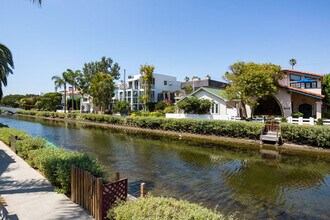 432 Howland Canal in Venice, CA - Foto de edificio - Building Photo