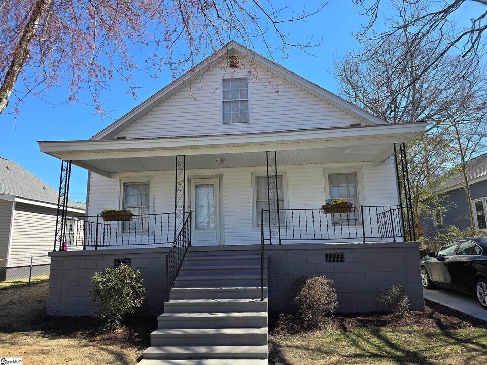 42 Seyle St in Greenville, SC - Building Photo