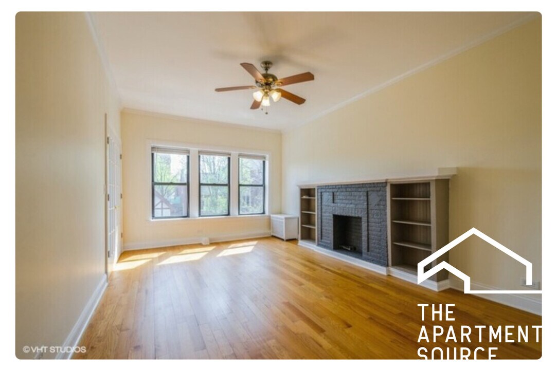 7054 N Greenview Ave in Chicago, IL - Building Photo