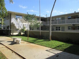 3500 Harrison St in Hollywood, FL - Building Photo