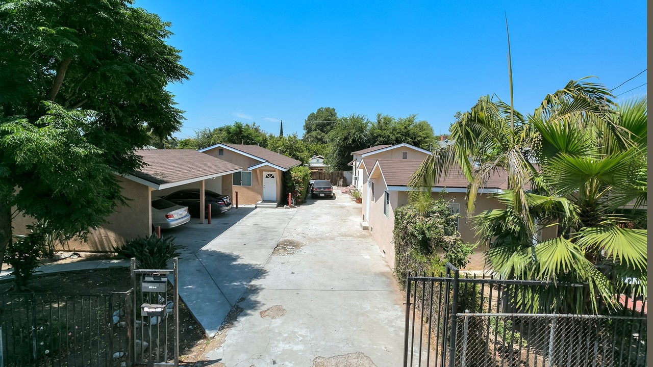 1426 Griffith St in San Fernando, CA - Building Photo