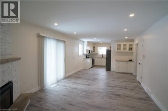 79 Kortright Rd W in Guelph, ON - Building Photo - Building Photo