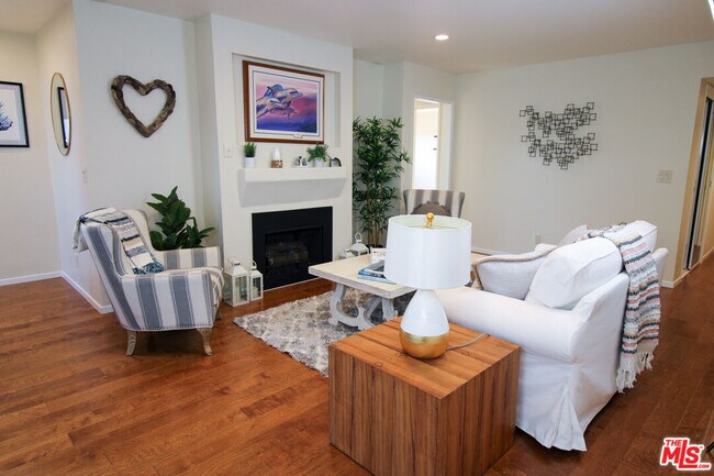 16169 Sunset Blvd-Unit -305 in Los Angeles, CA - Building Photo - Building Photo